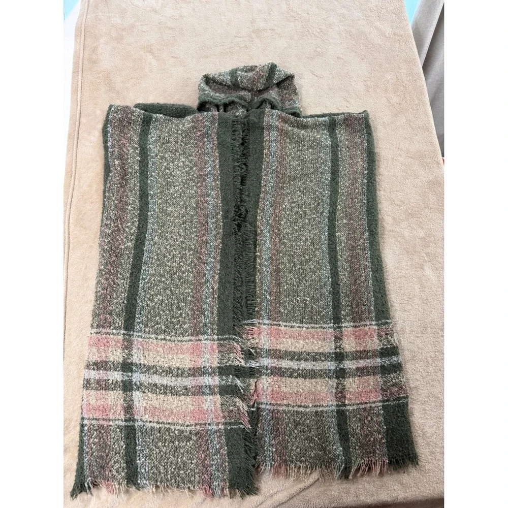 World Market Hooded Poncho‎ Cape Green Plaid Fringe One Size cardigan EUC